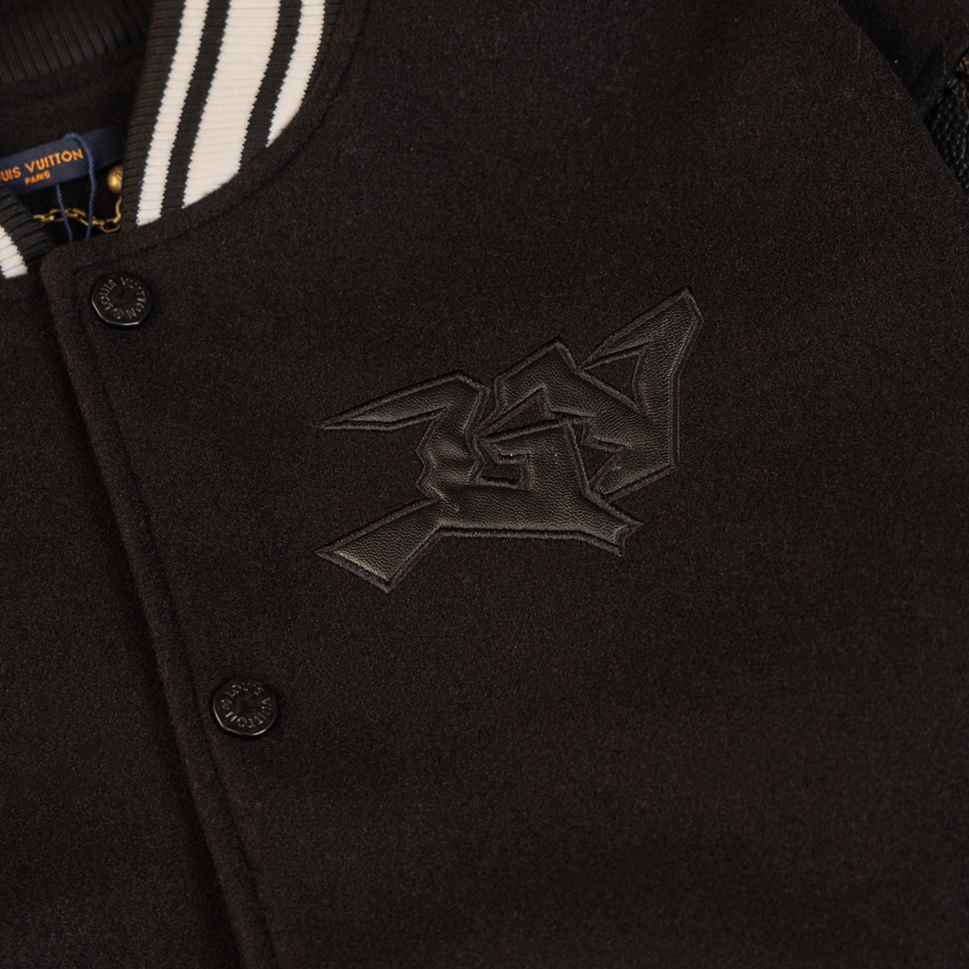 LV Clothing-311
