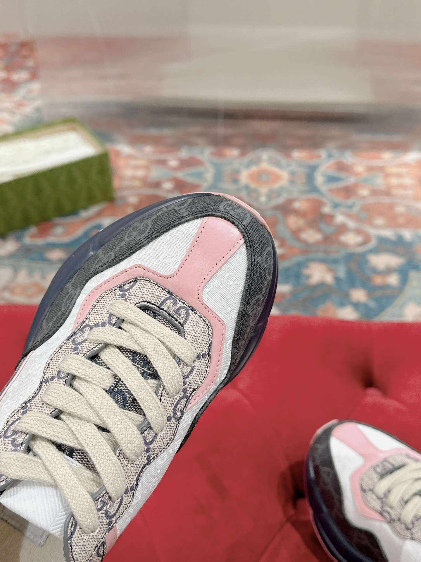 Gucci Sneakers-243