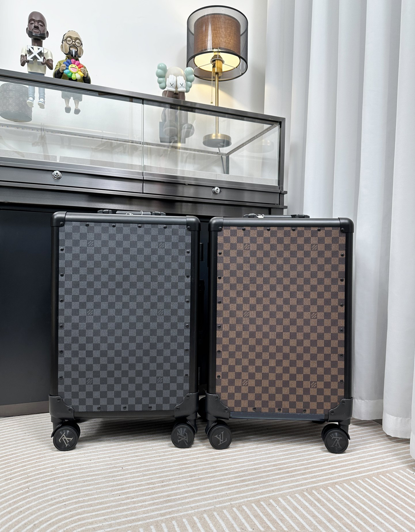 LV luggage-106
