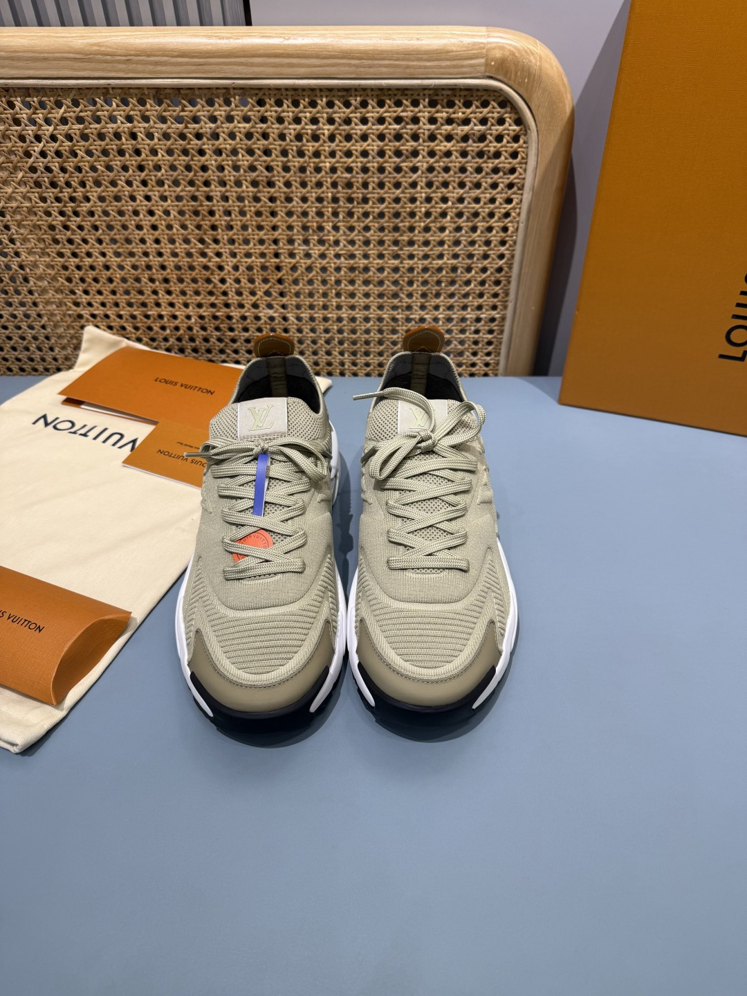 Lv Sneakers-189