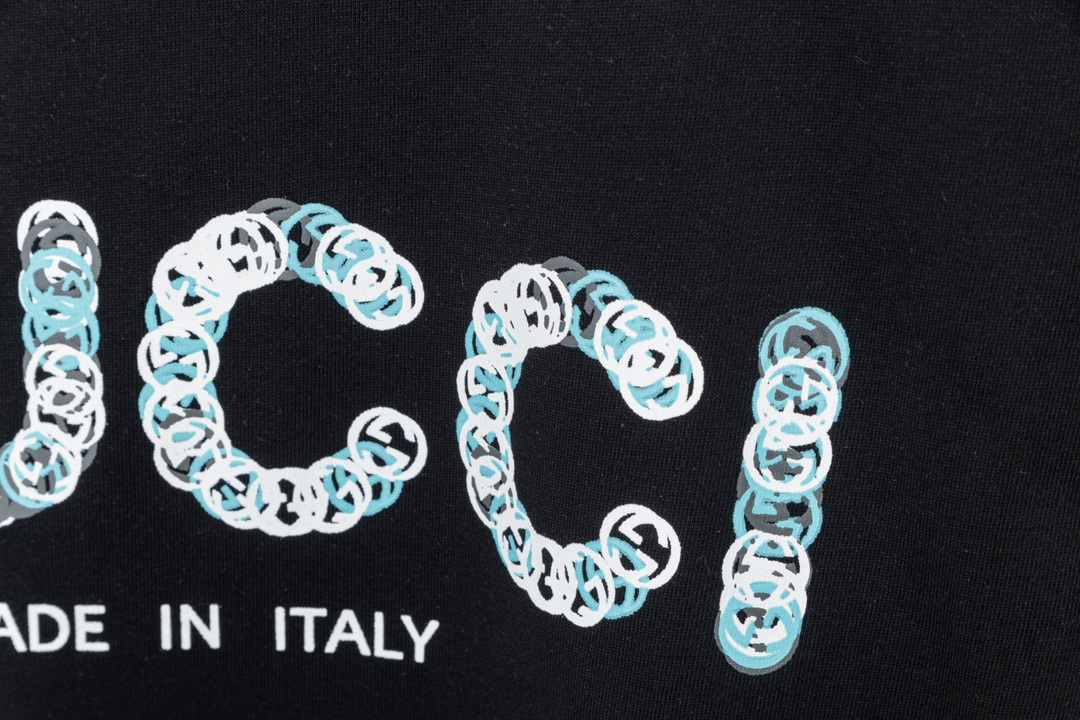 Gucci clothing-77