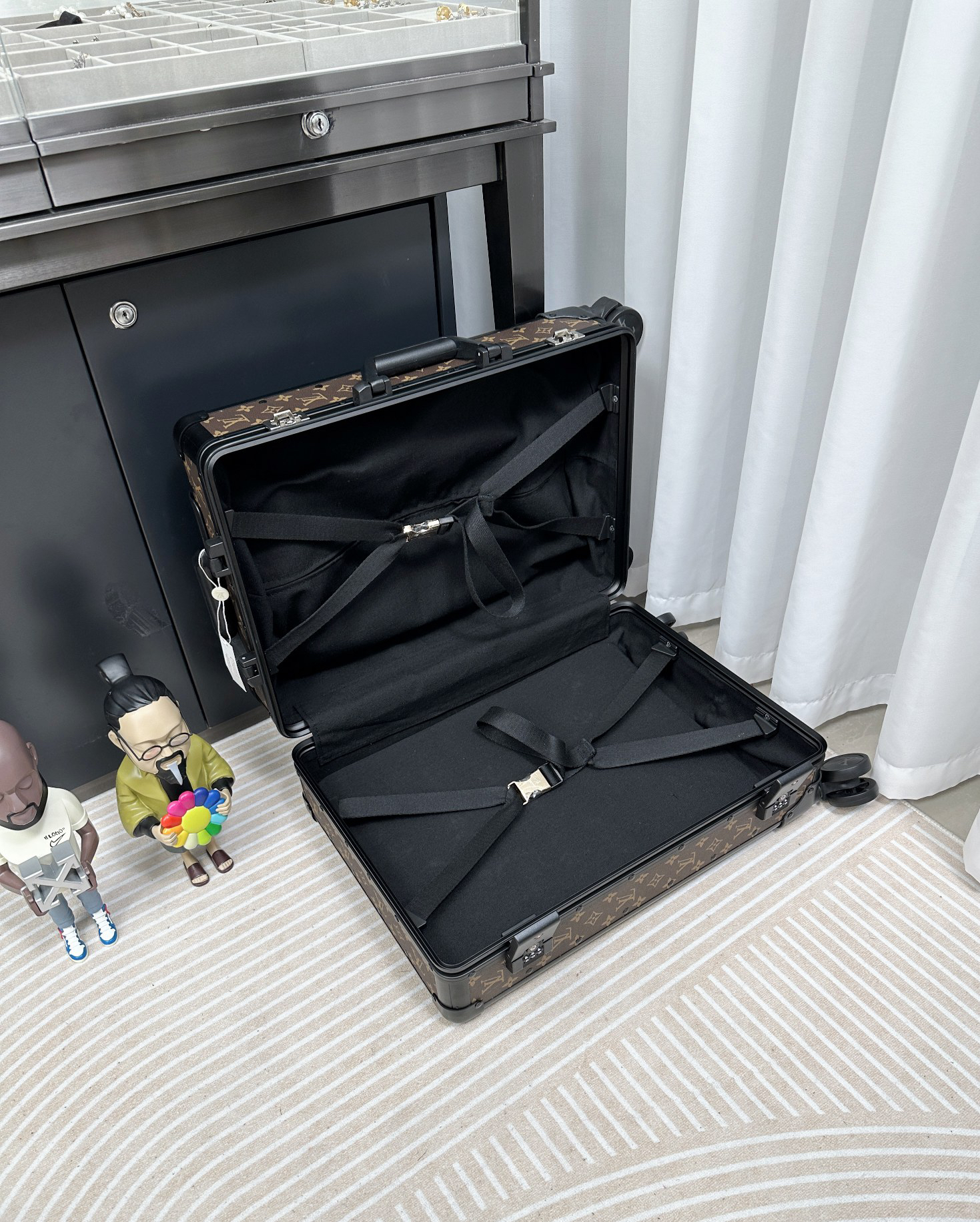 LV luggage-105