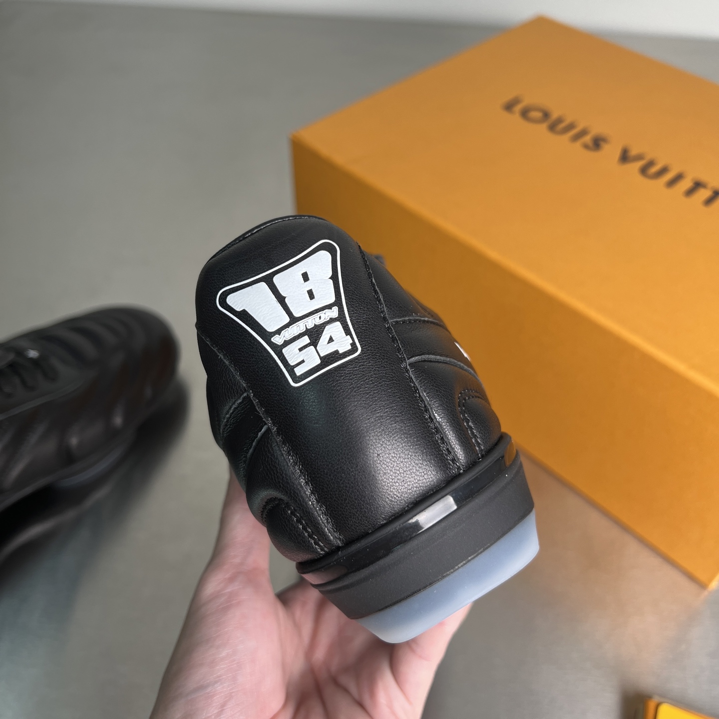 Lv Sneakers-241