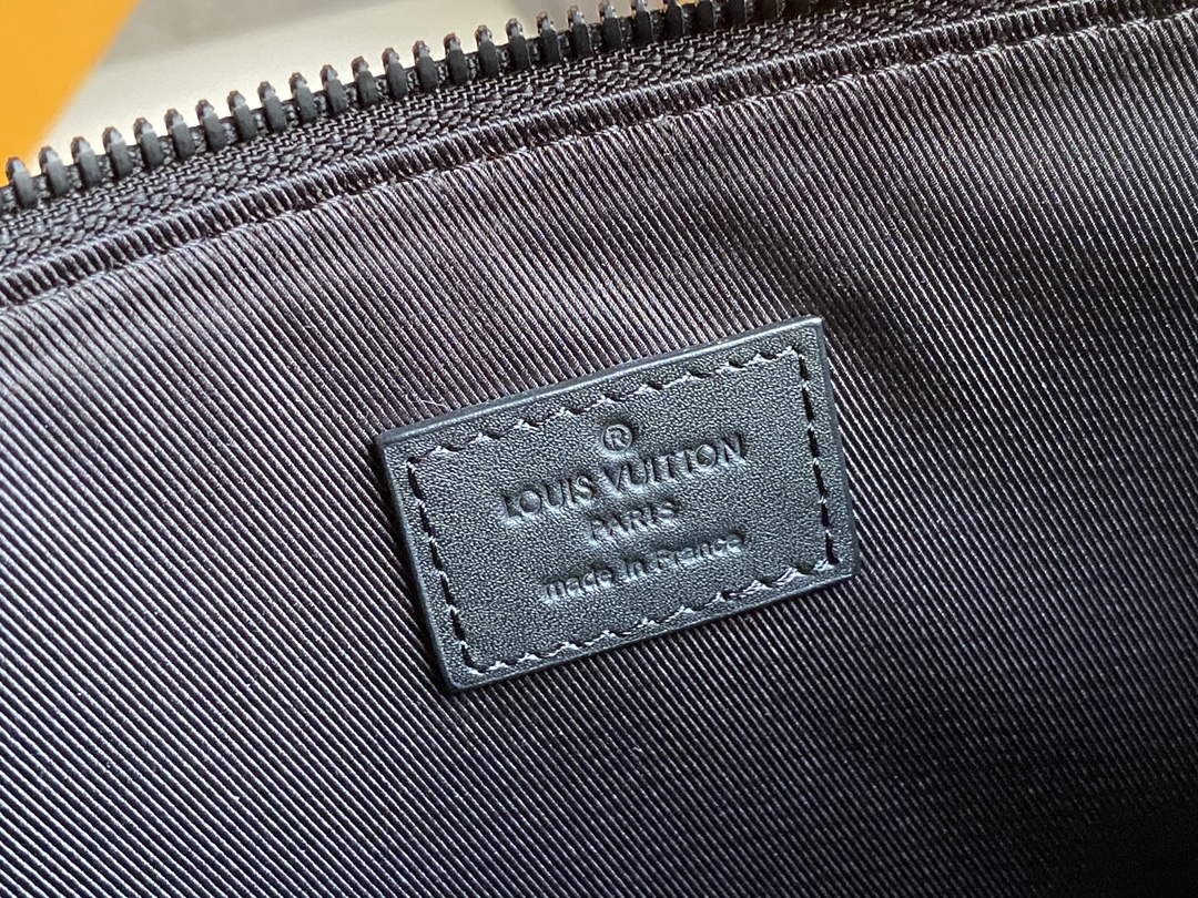 Louis Vuitton M69837 Mens Pouch LV Aerogram Cowhide Leather Black