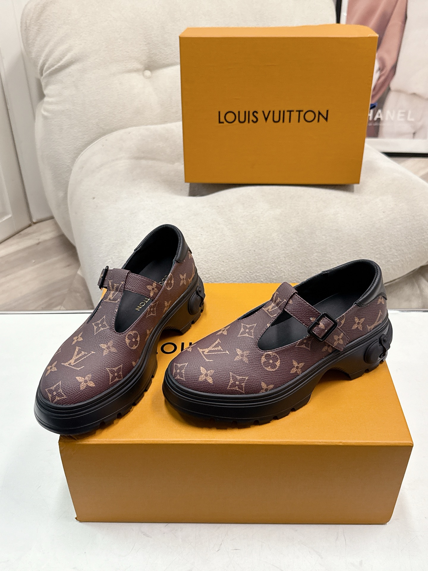 LV women's leather shoes-42