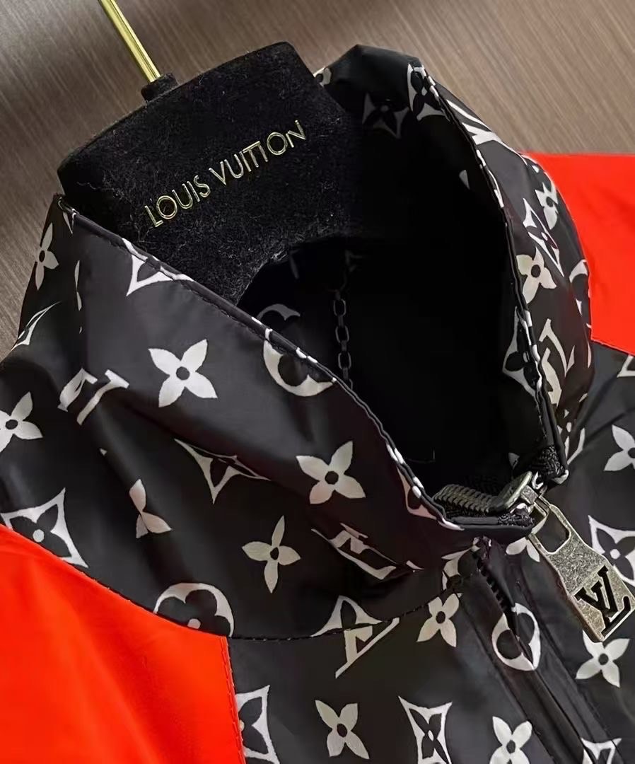 Gucci Clothing-332