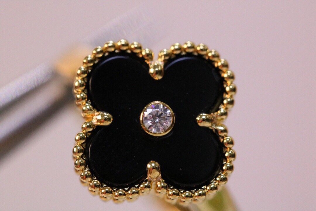 Van Cleef & Arpels ring-107