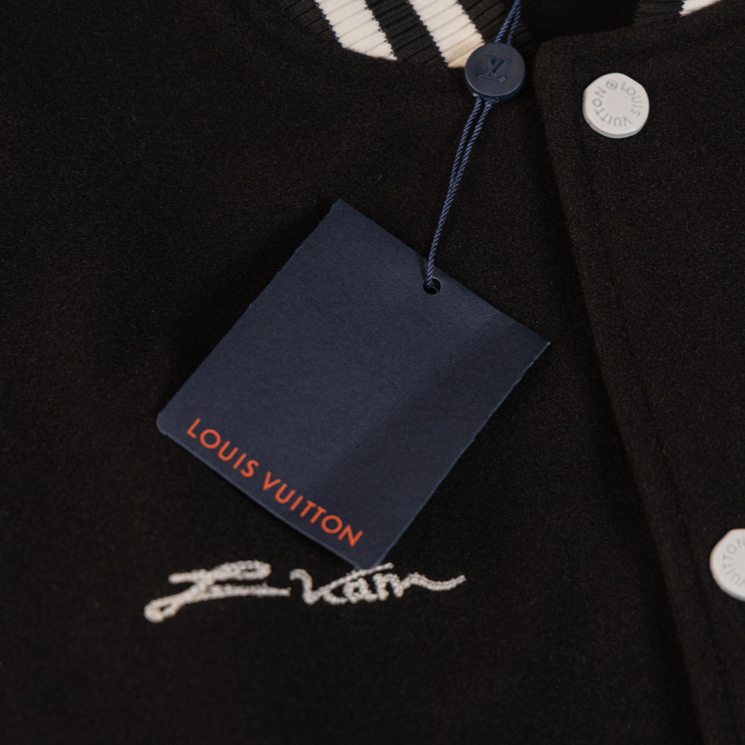 LV Clothing-314