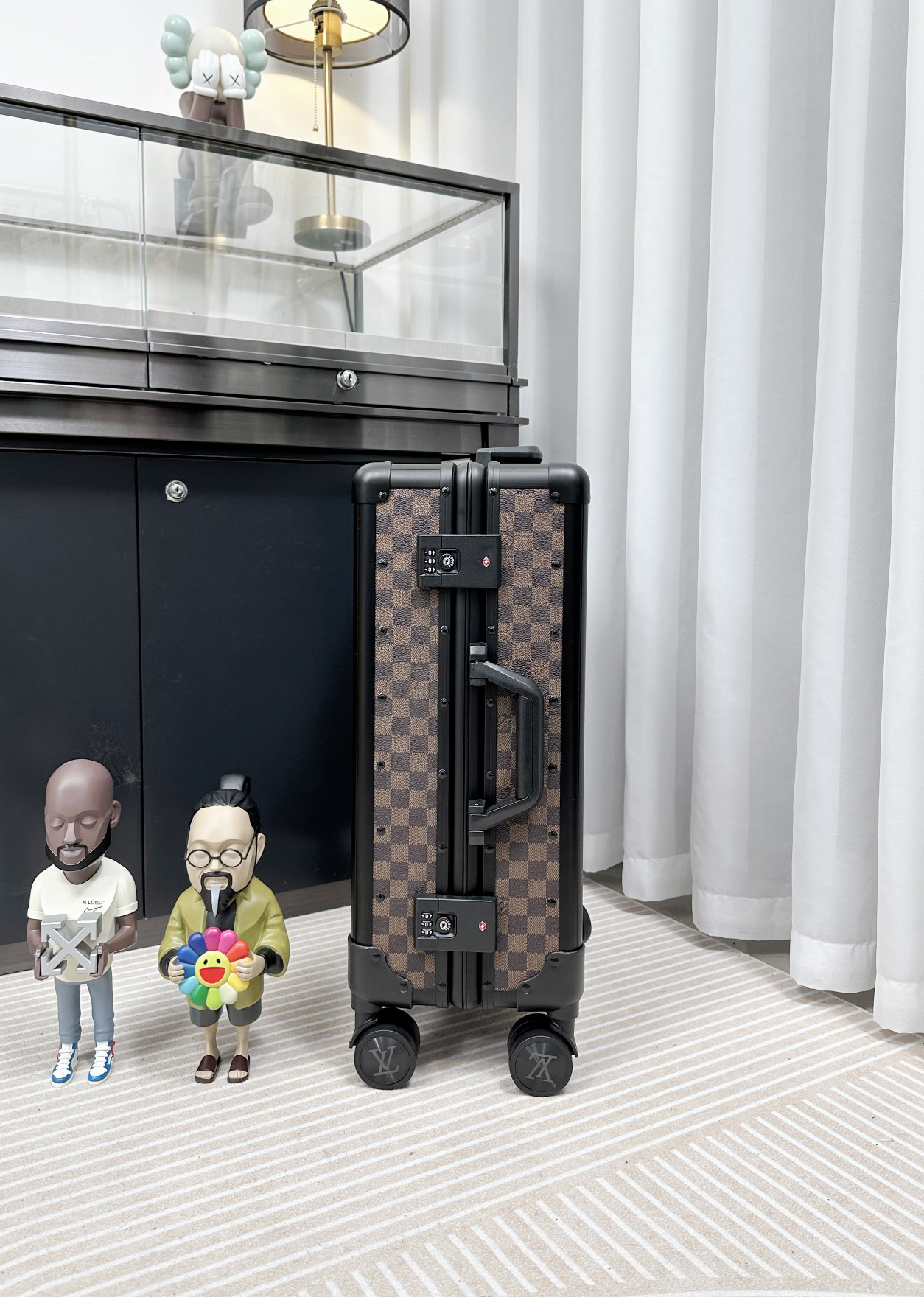 LV luggage-107