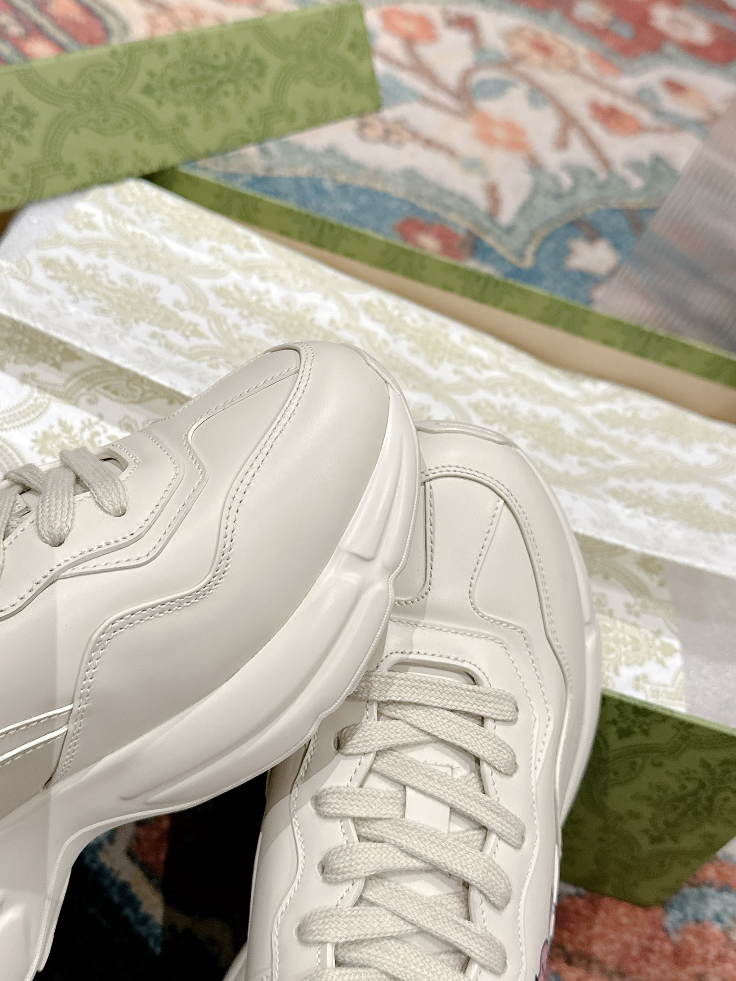 Gucci Sneakers-244