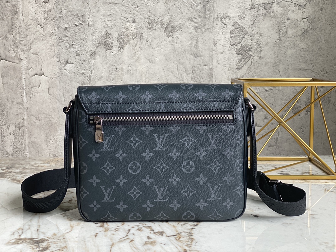 Louis Vuitton M46255 District PM Messenger Bag Monogram Medium Coated Canvas