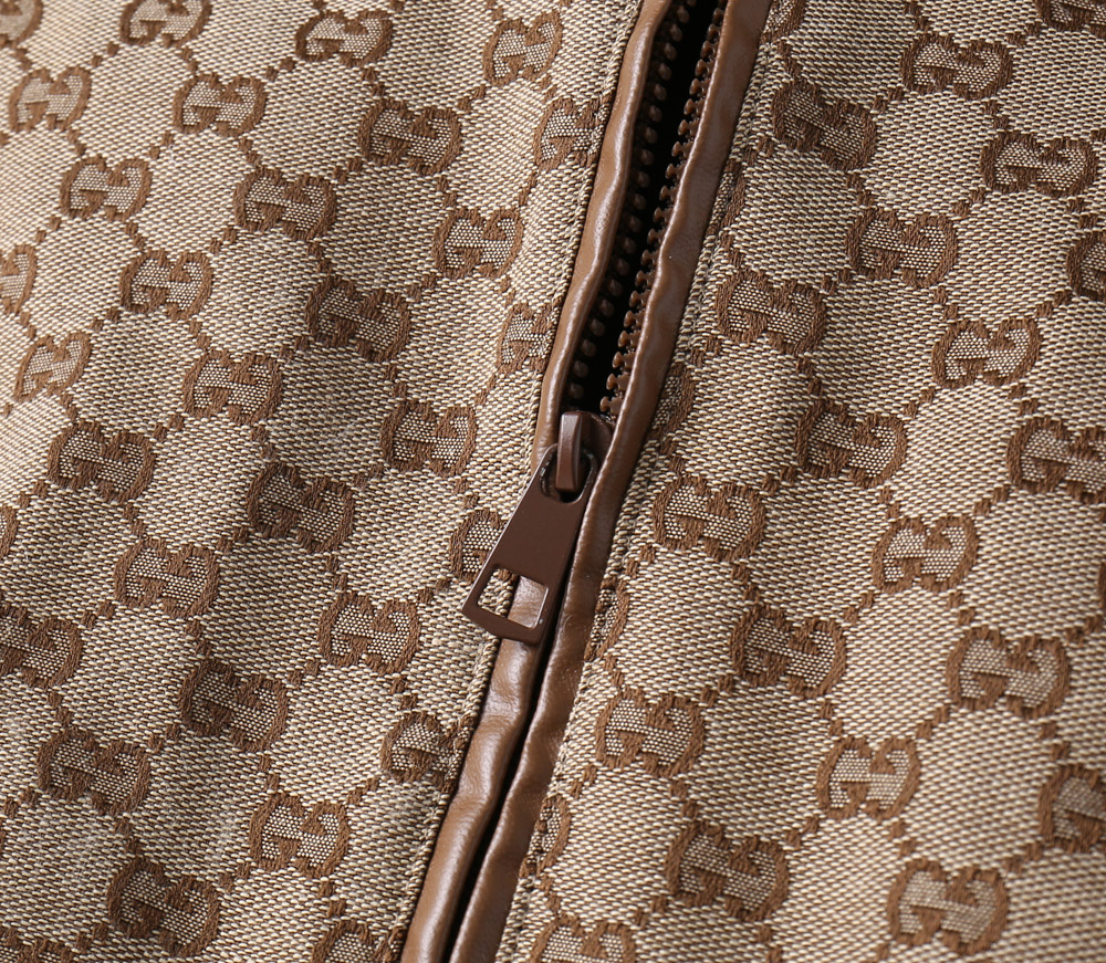 Gucci Clothing-339
