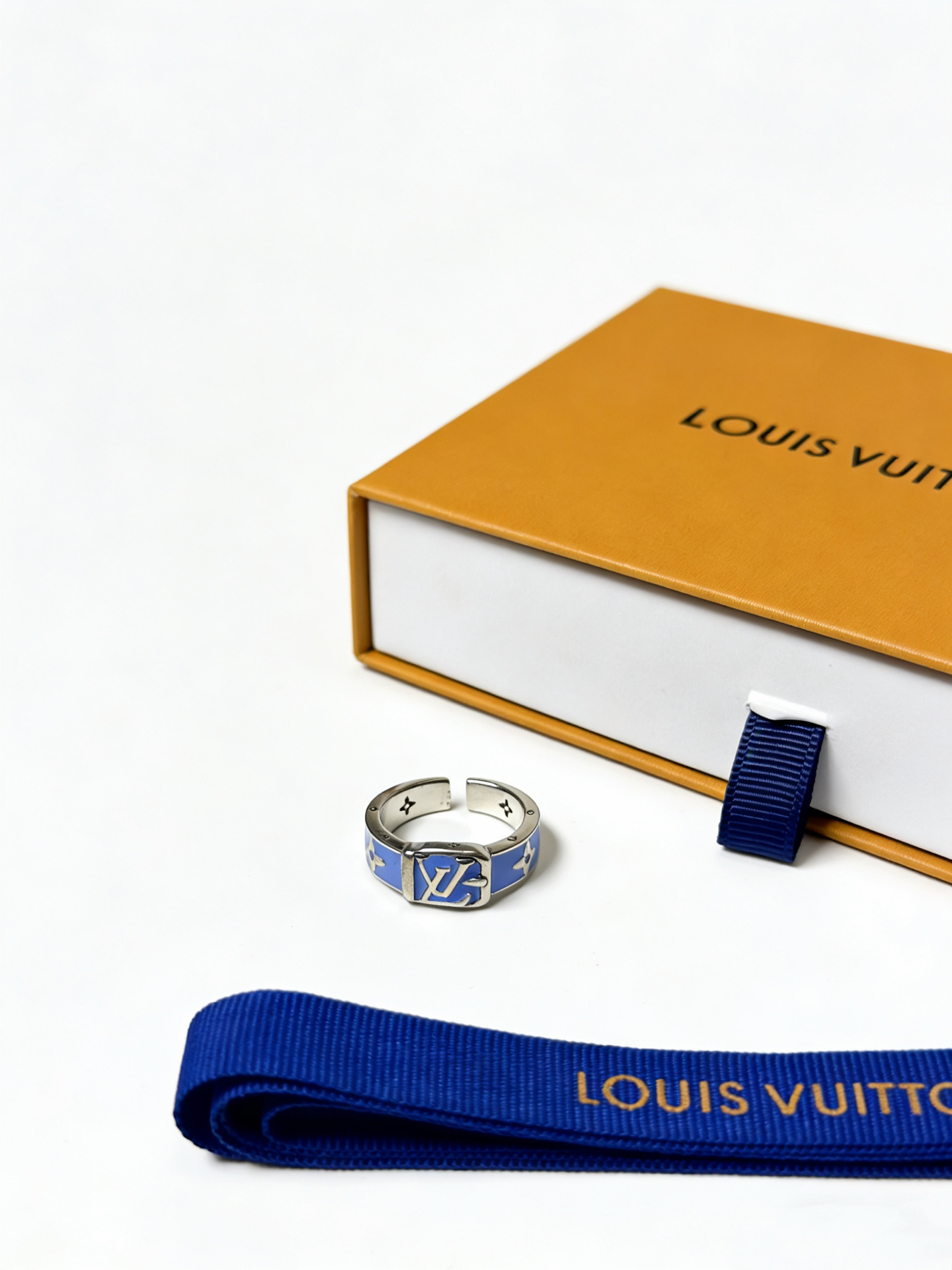 LV ring-71