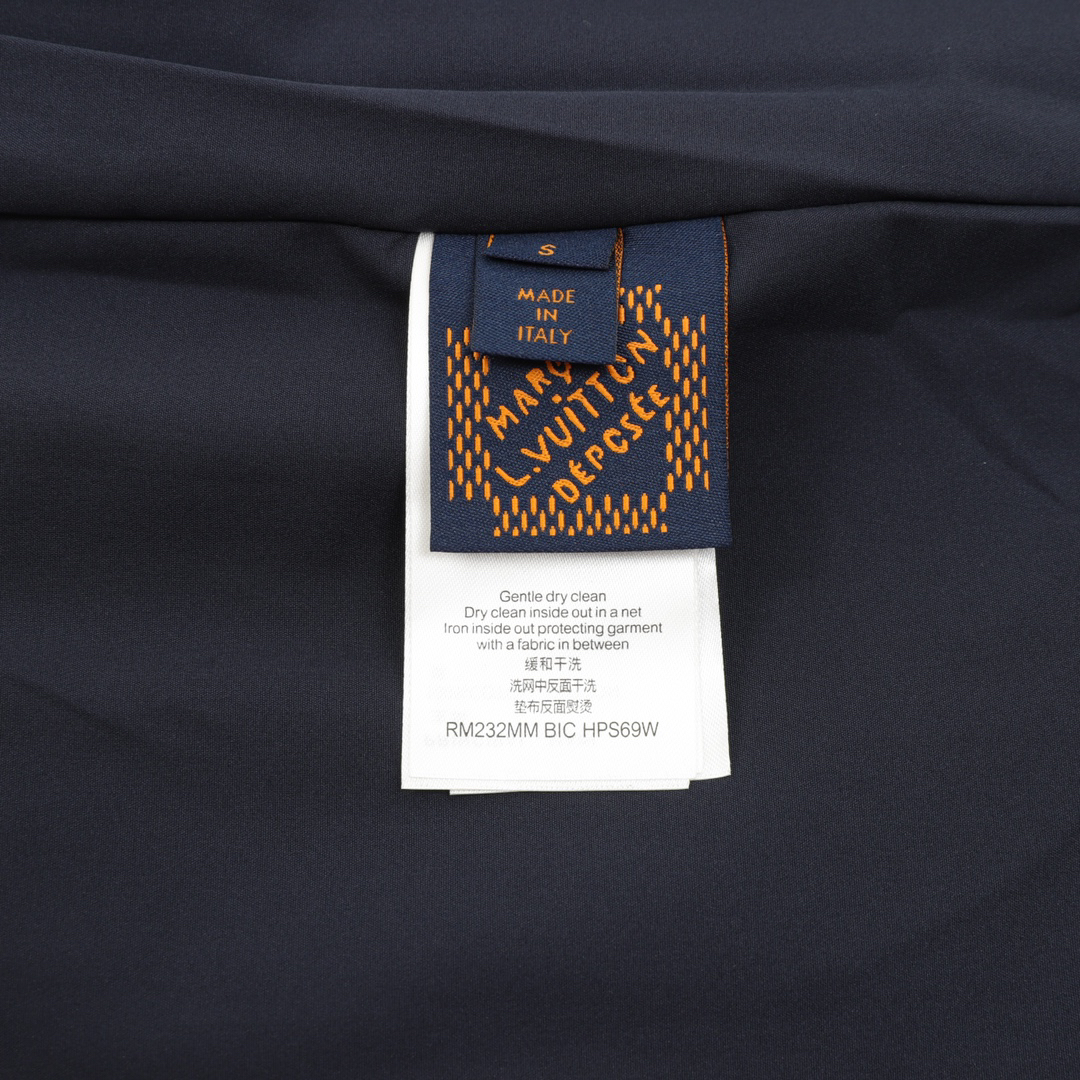 LV Clothing-341