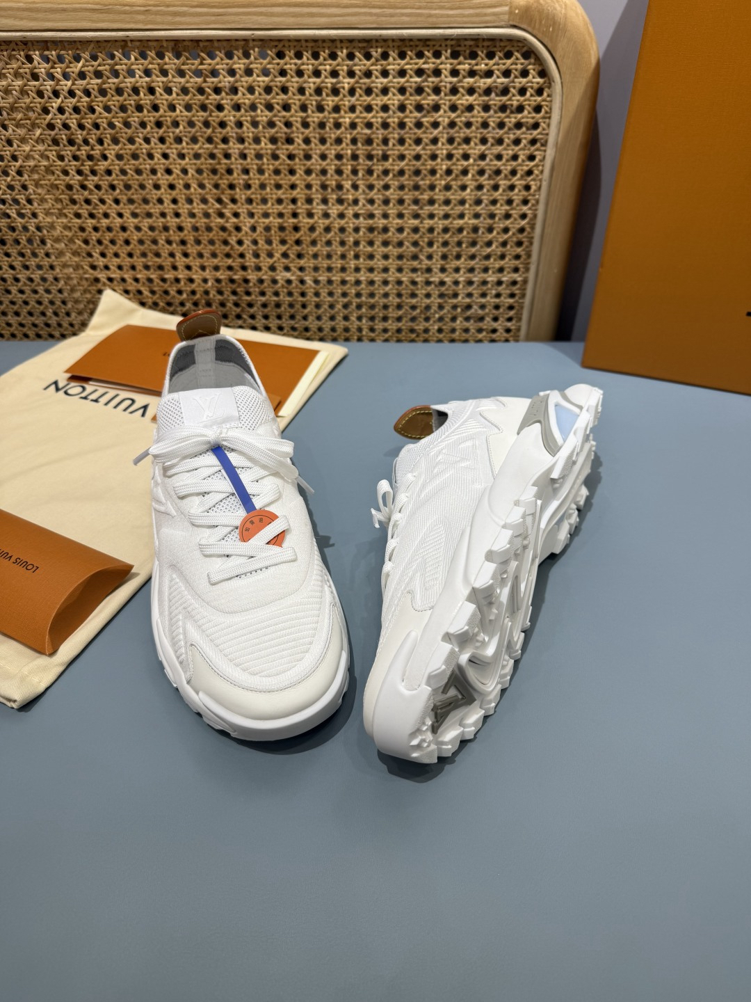 Lv Sneakers-168