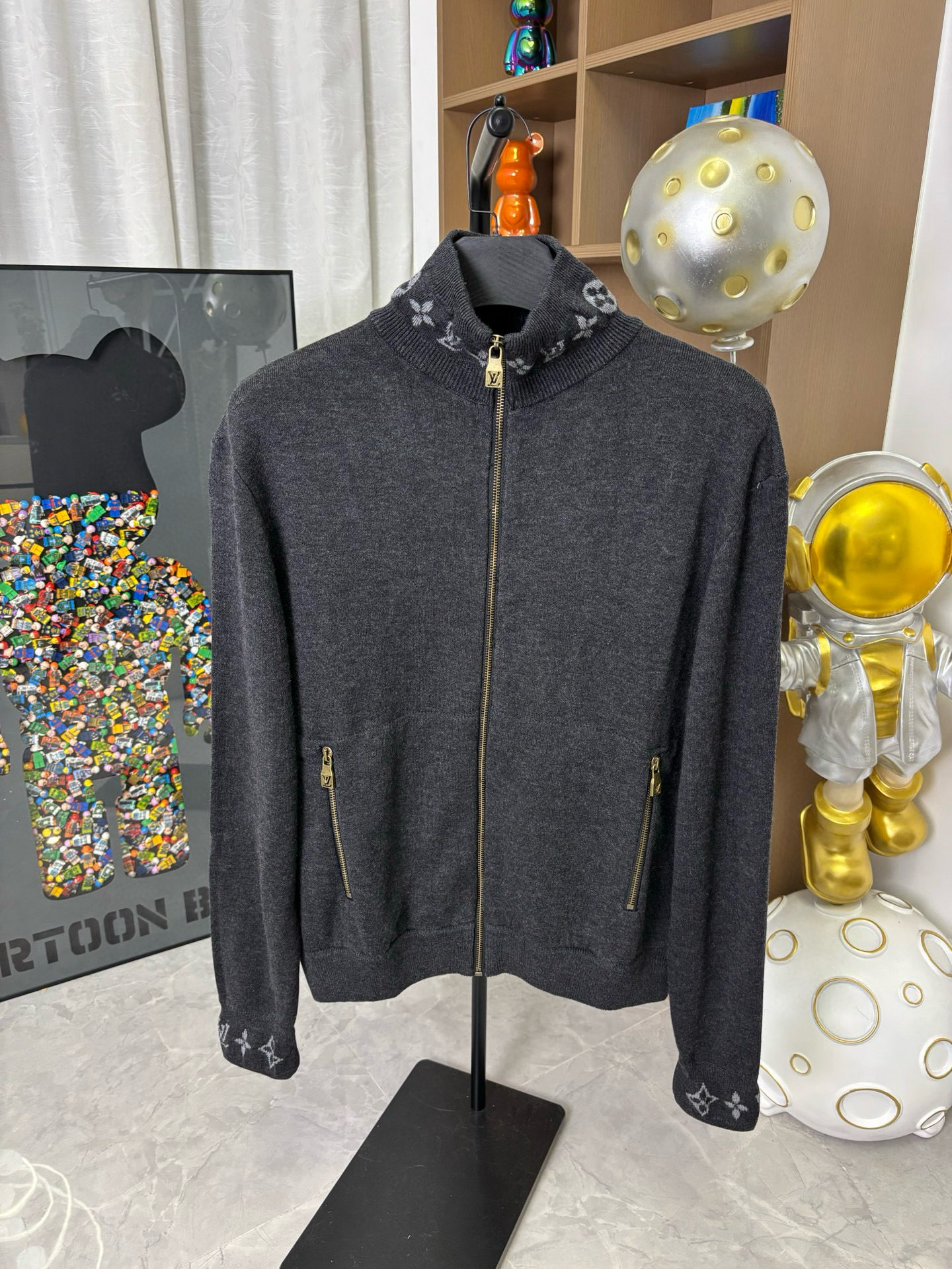 LV Clothing-301