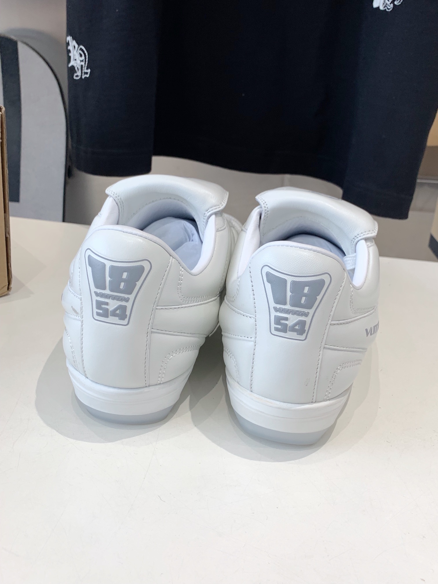 Lv Sneakers-242