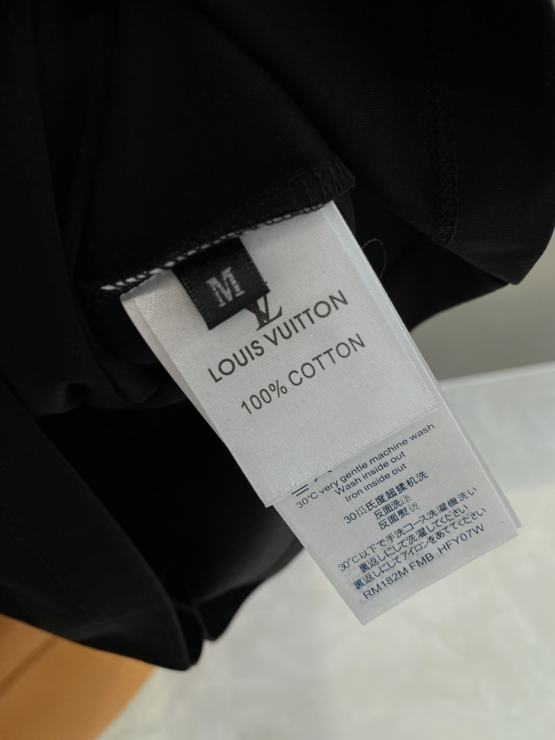 LV clothing-29