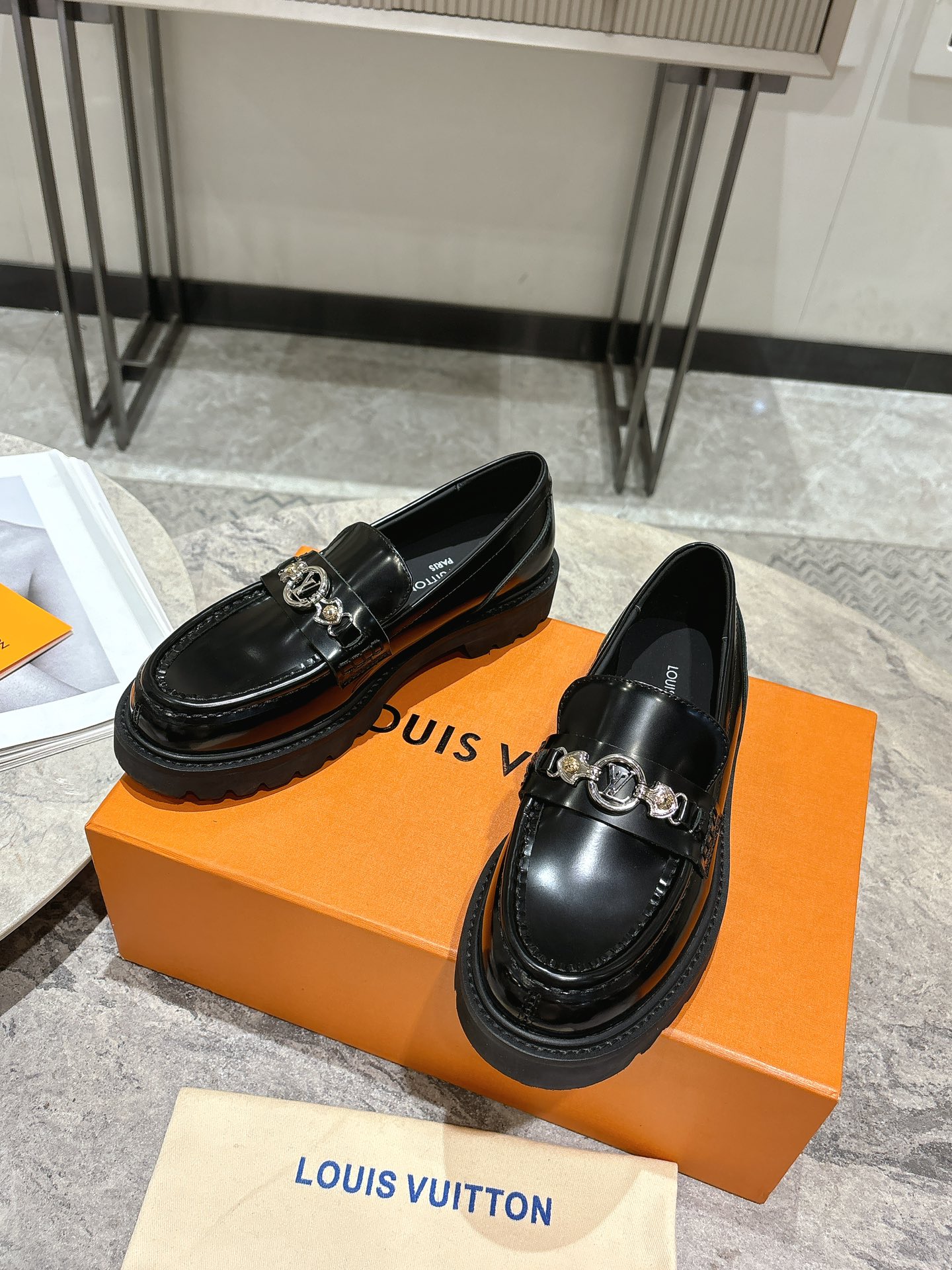 LV women's leather shoes-3