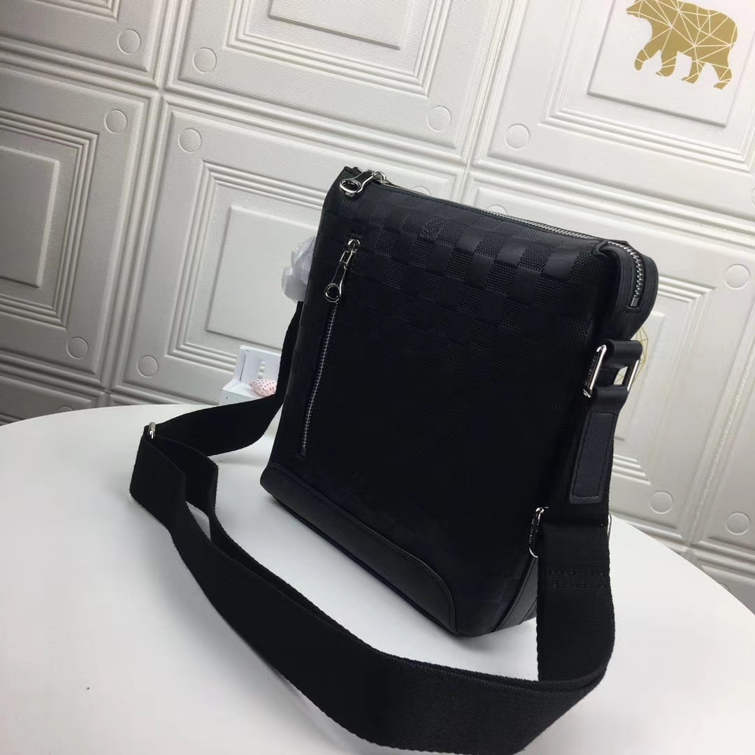 LV Men Discovery Messenger Bag