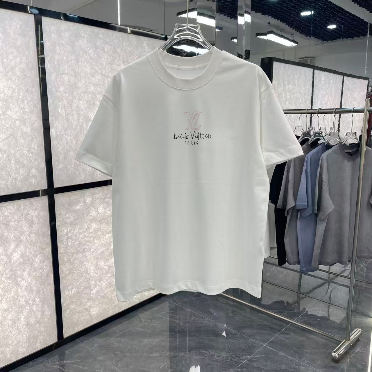 LV clothing-167