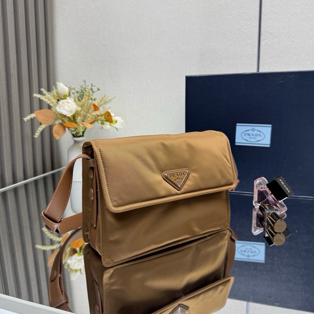 Prada bag-100