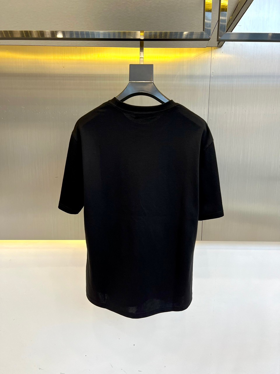 LV clothing-116