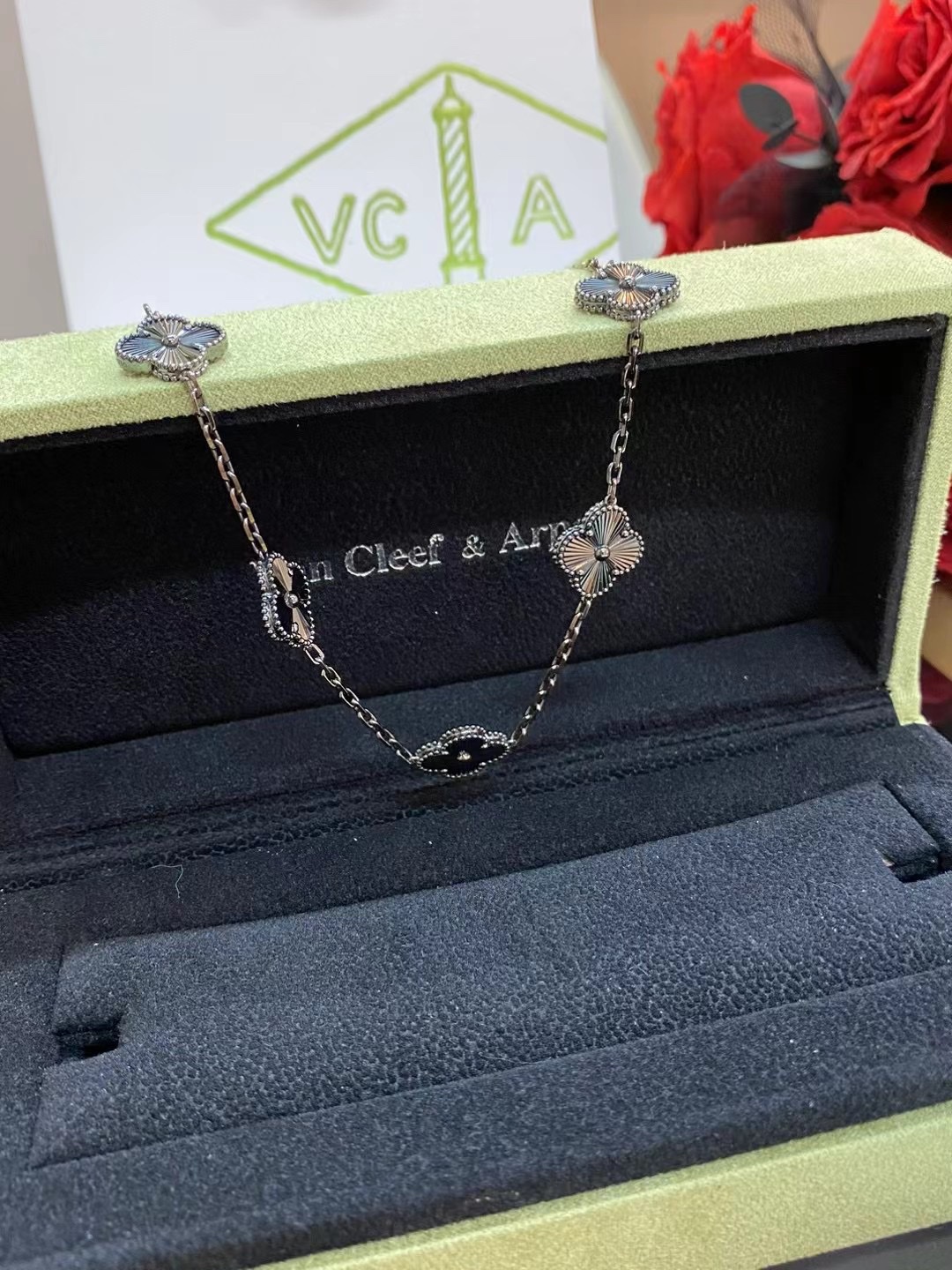 Van Cleef & Arpels Bracelet-108