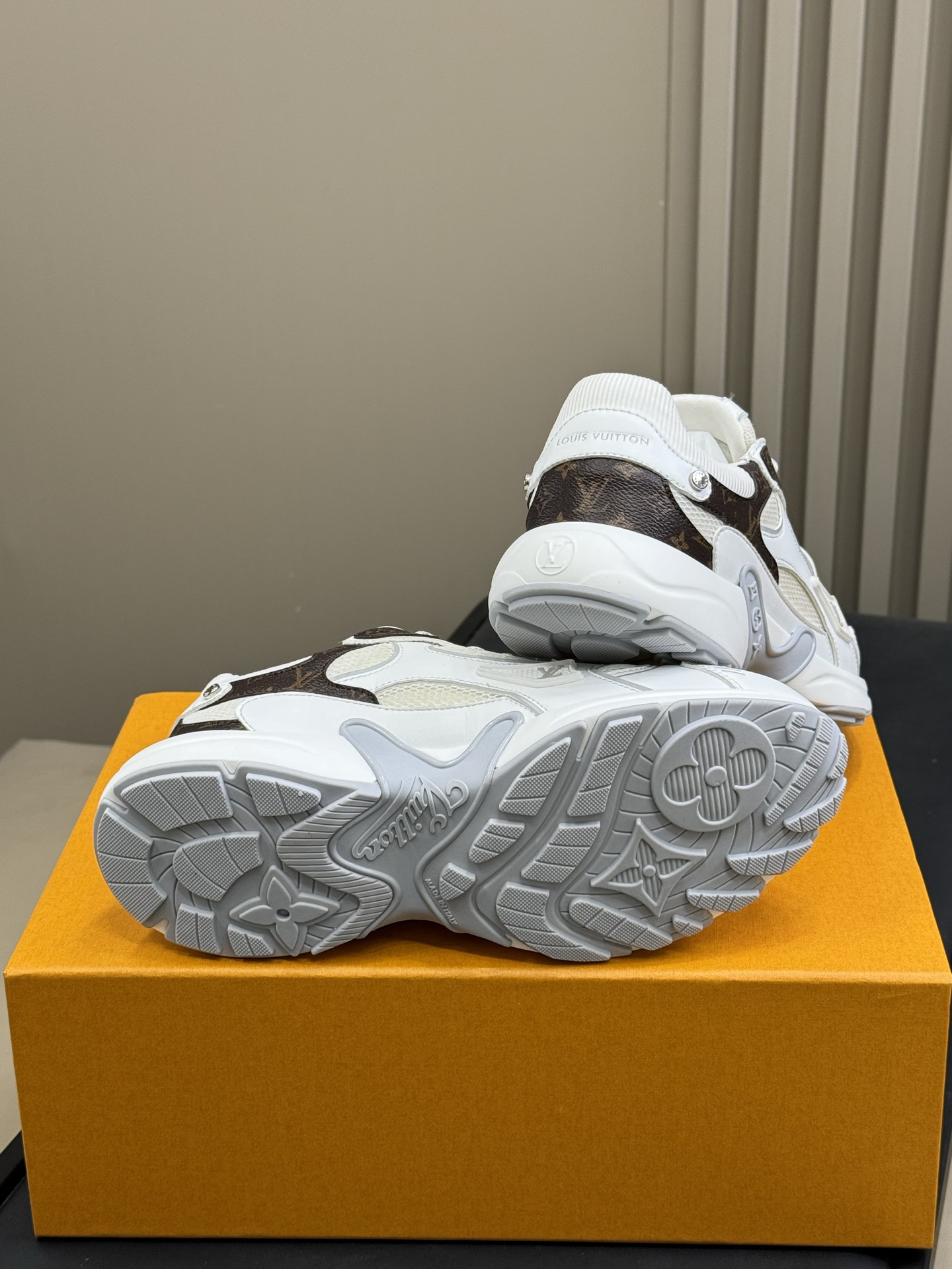 Lv Sneakers-219