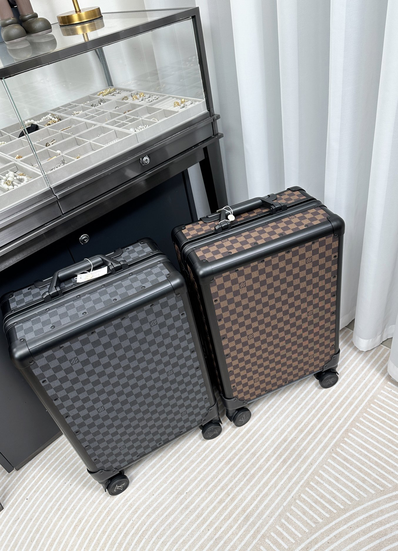 LV luggage-106