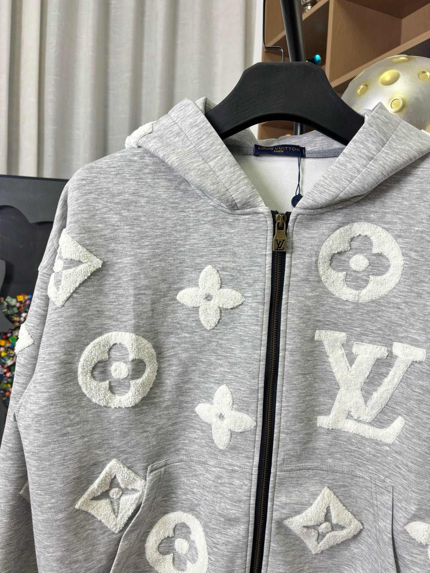 LV Clothing-302