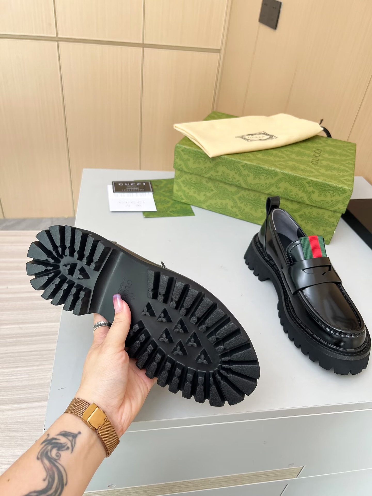 Gucci women's leather shoes-17