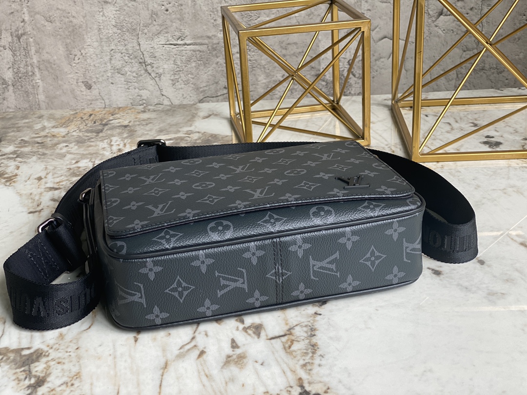 Louis Vuitton M46255 District PM Messenger Bag Monogram Medium Coated Canvas