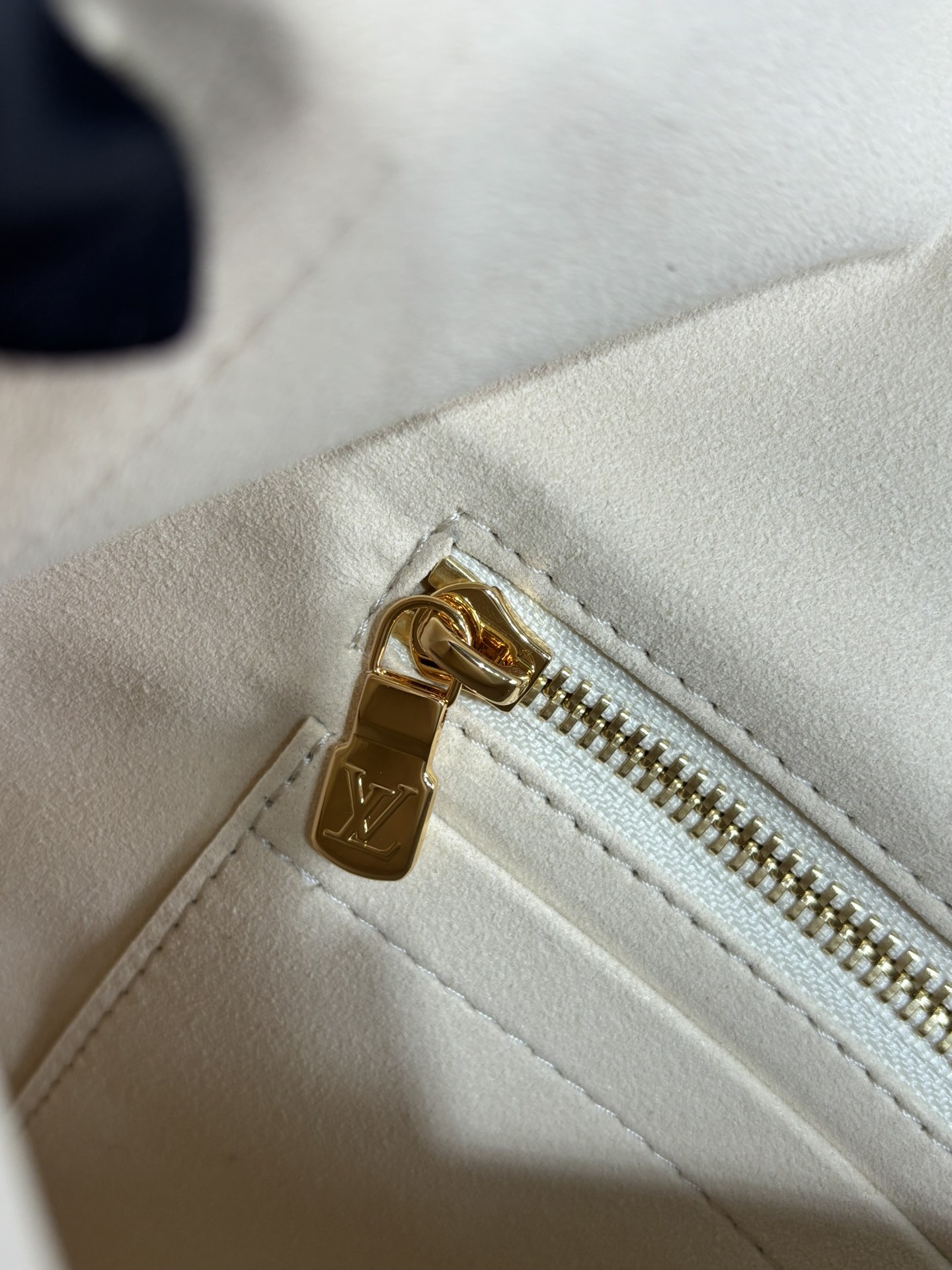 Louis Vuitton bag-90