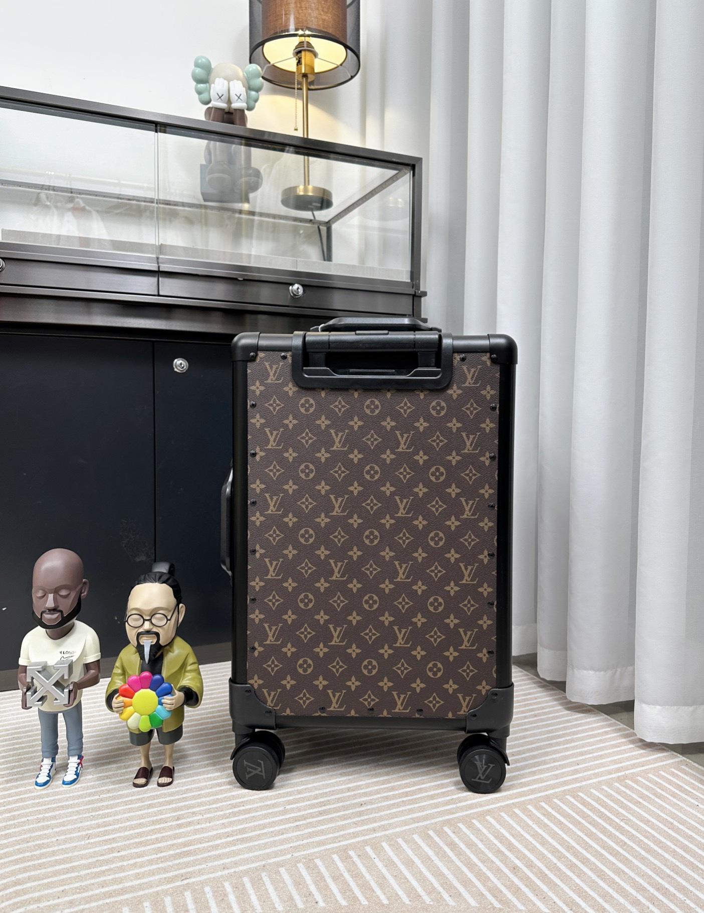 LV luggage-95