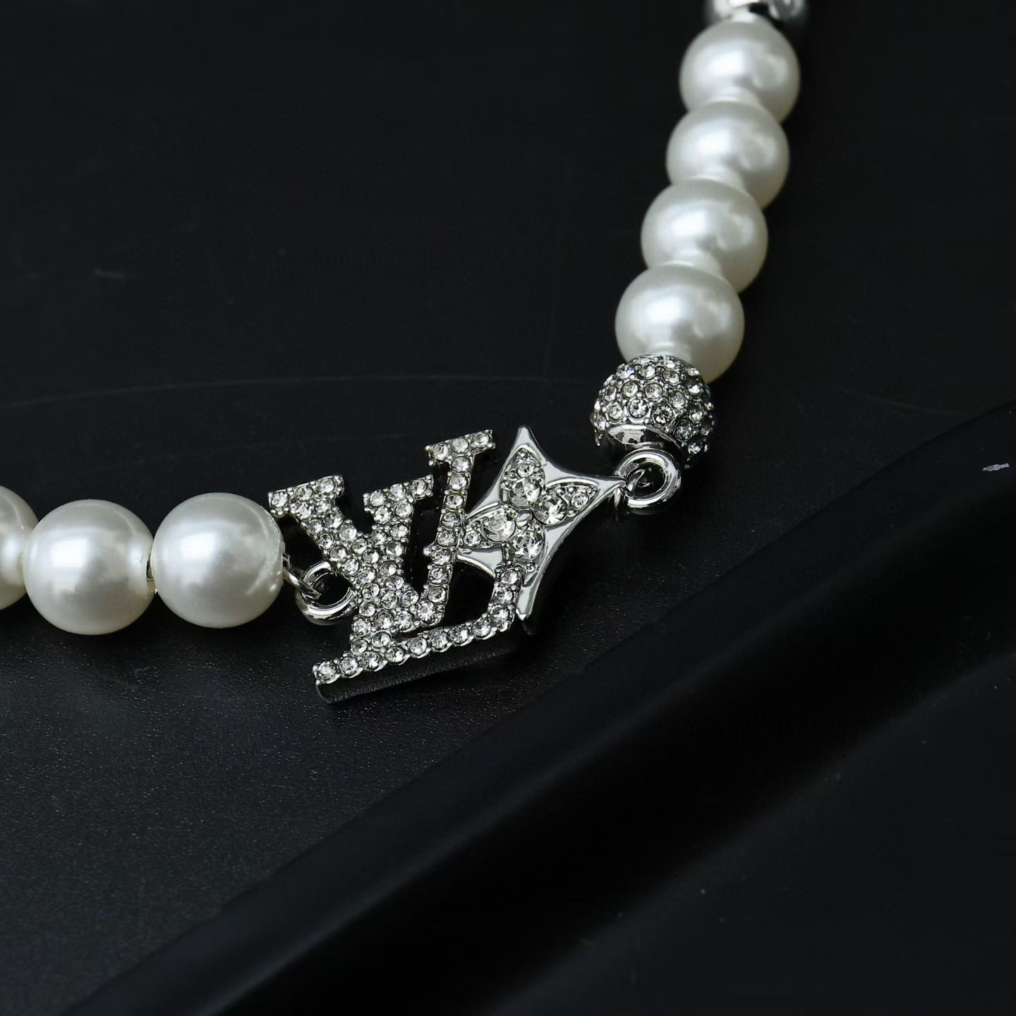 LV necklace-31