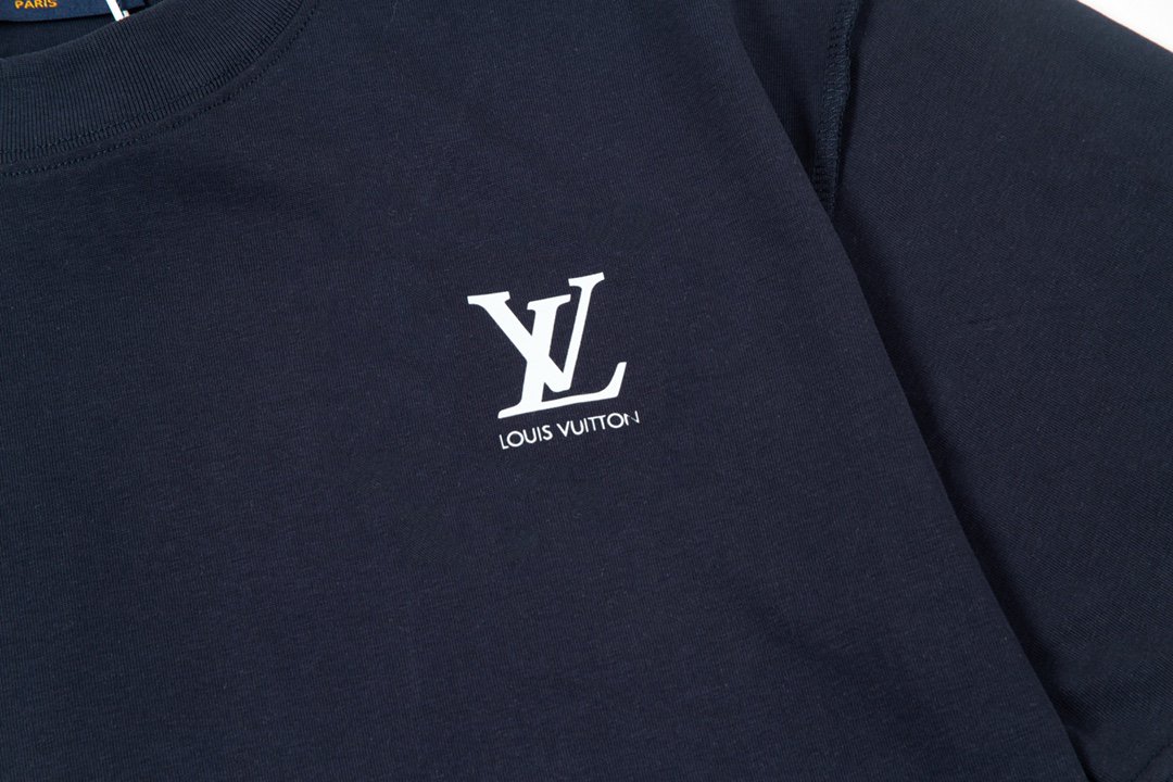 LV clothing-144