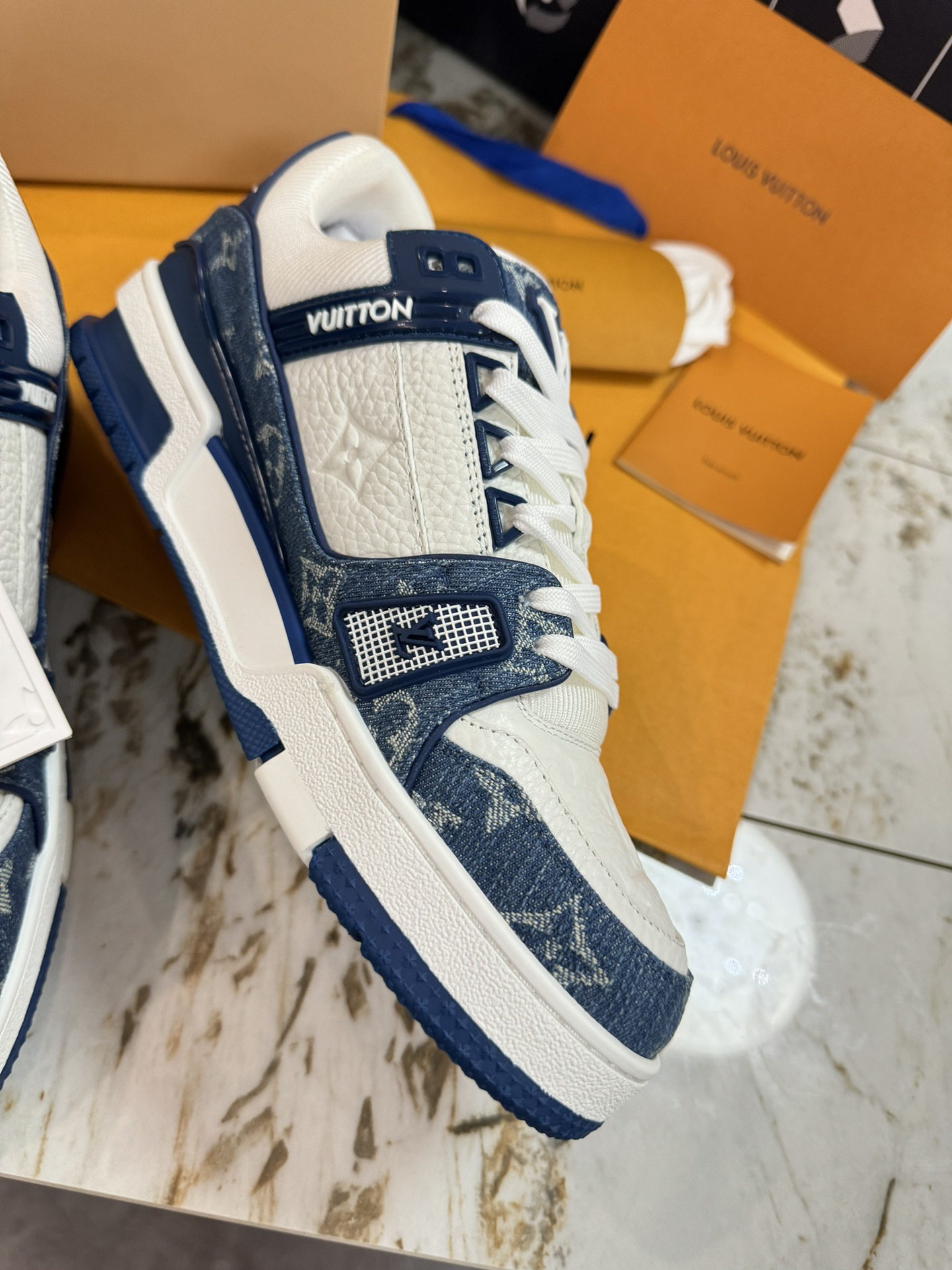 Lv Sneakers-111