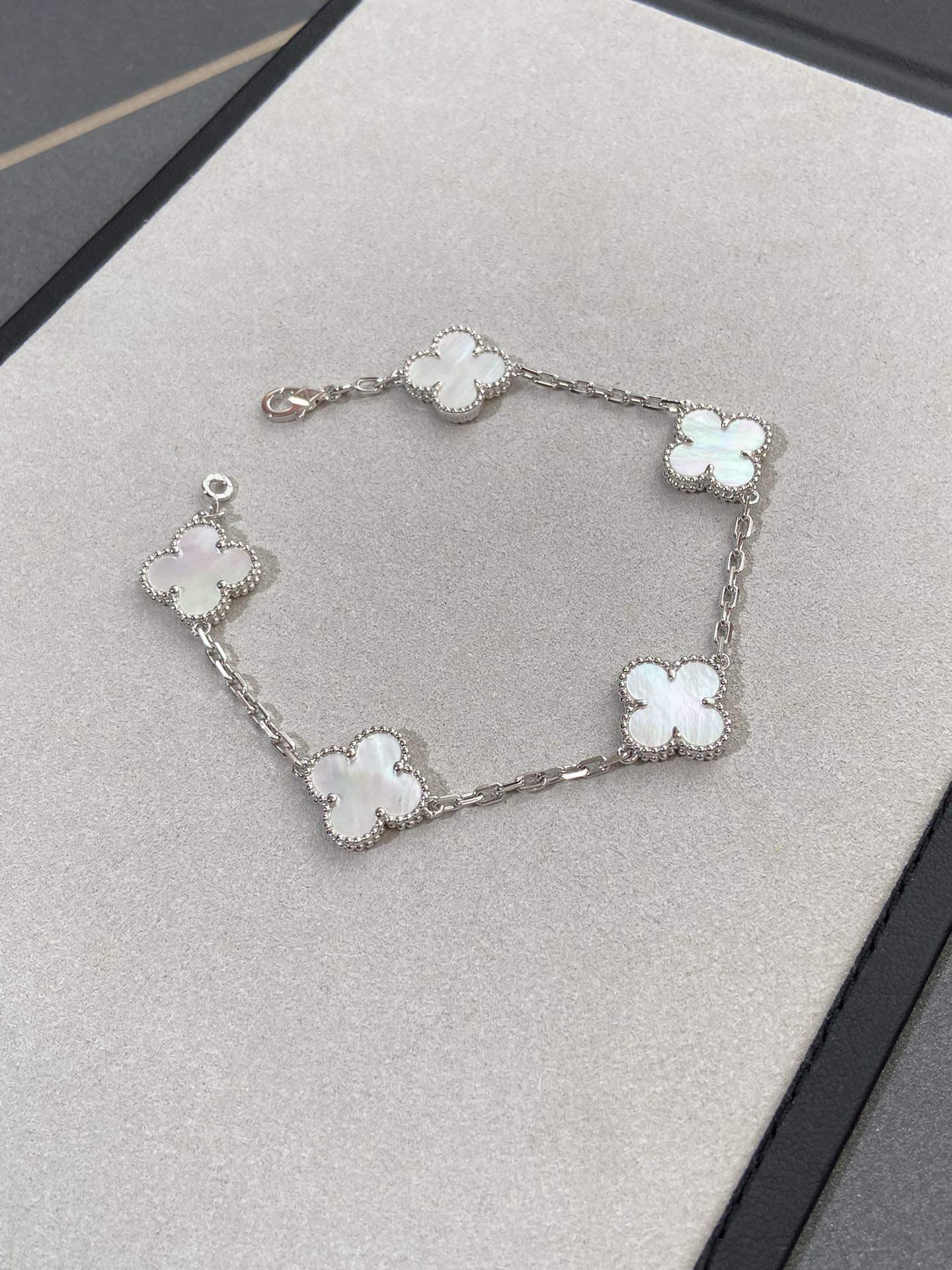 Van Cleef & Arpels Bracelet-116