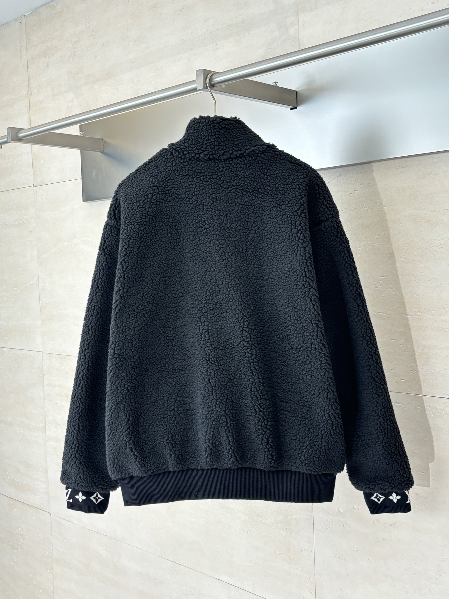 LV Clothing-294
