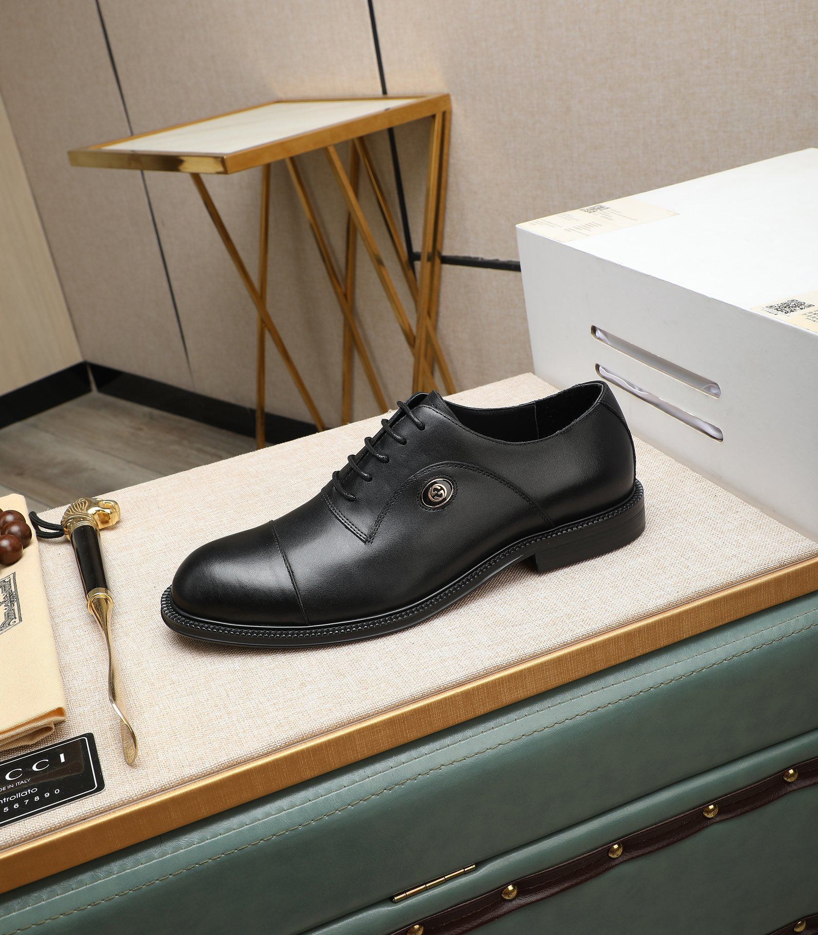 Gucci men's leather shoes-125