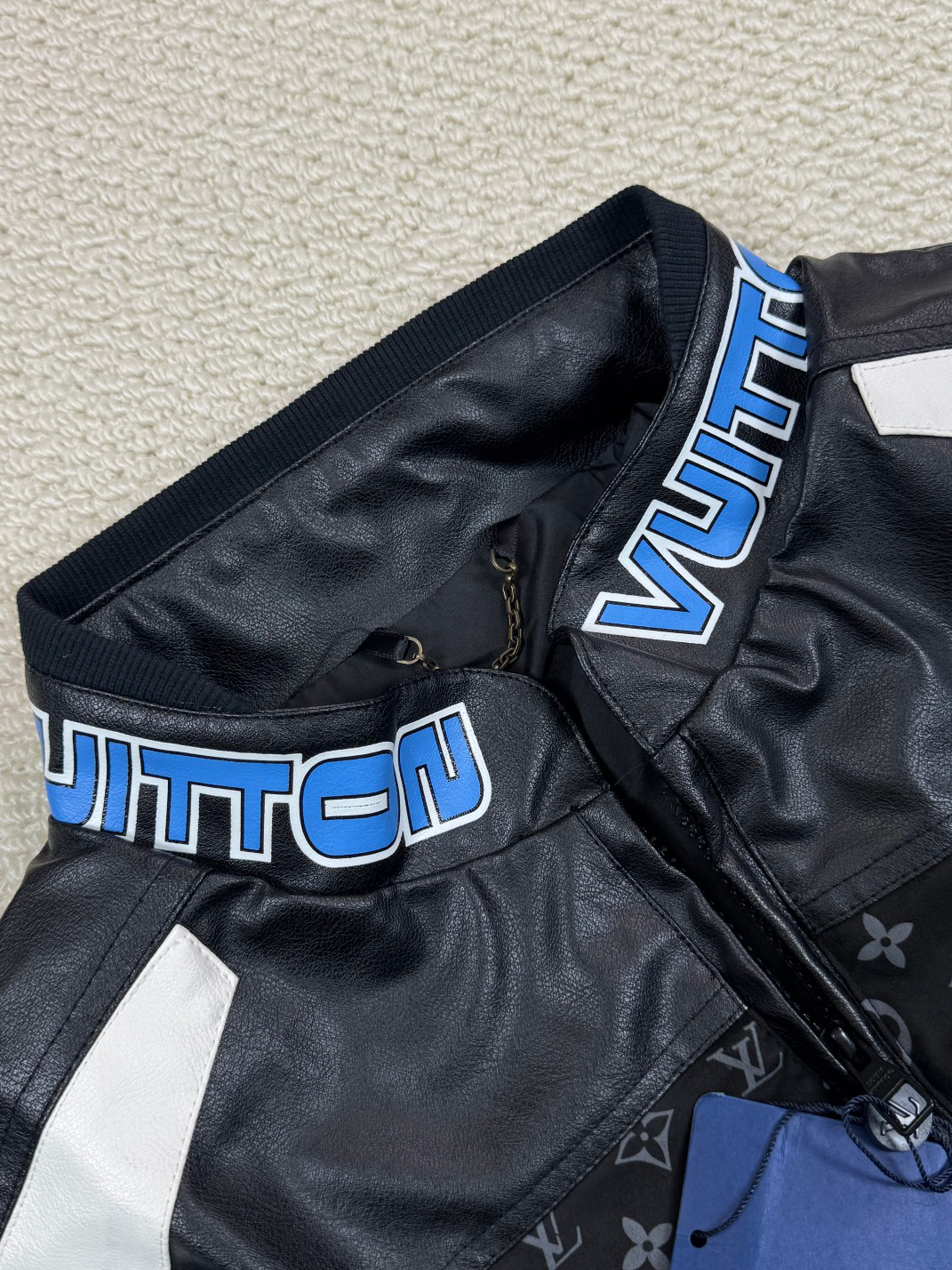 LV Clothing-342