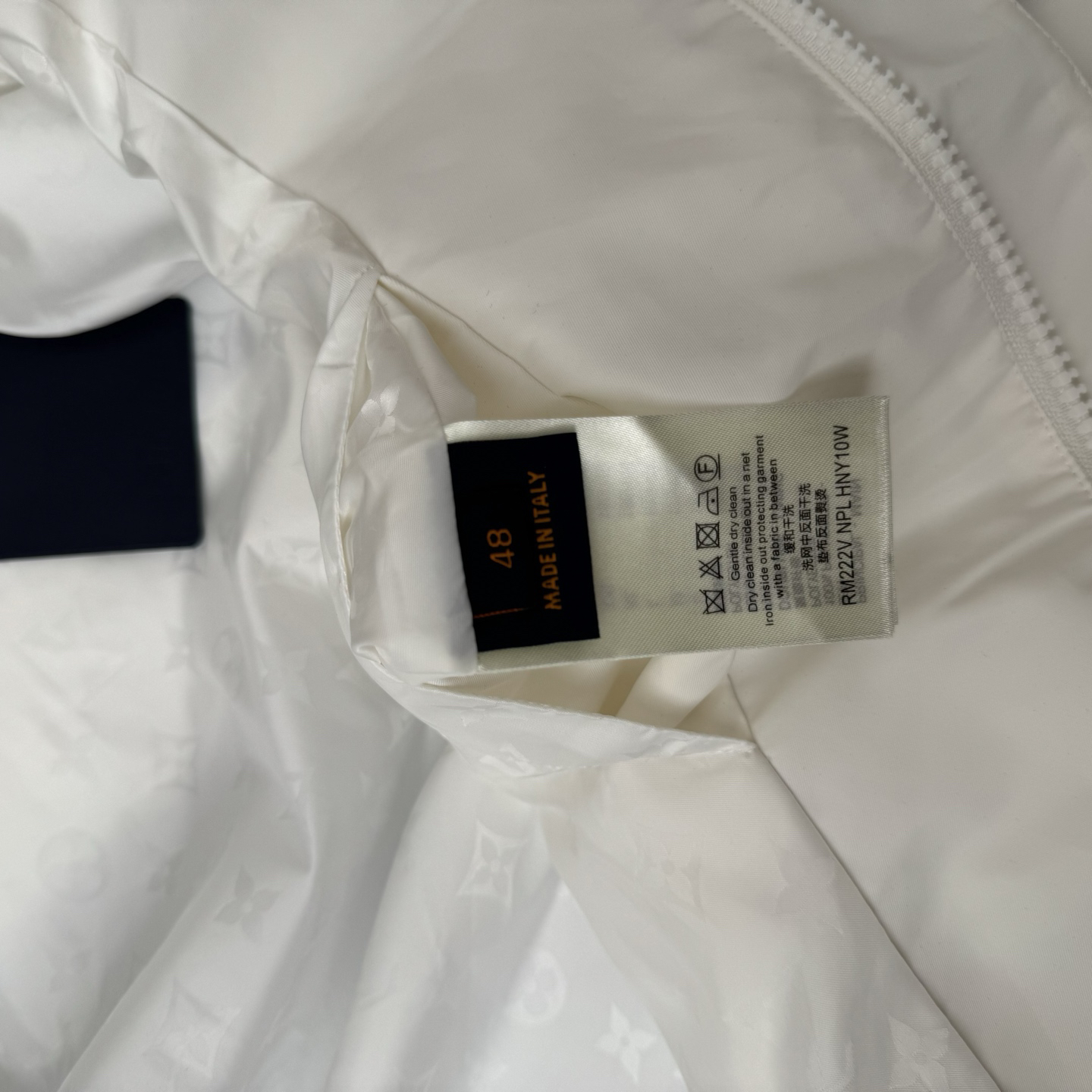 LV Clothing-286