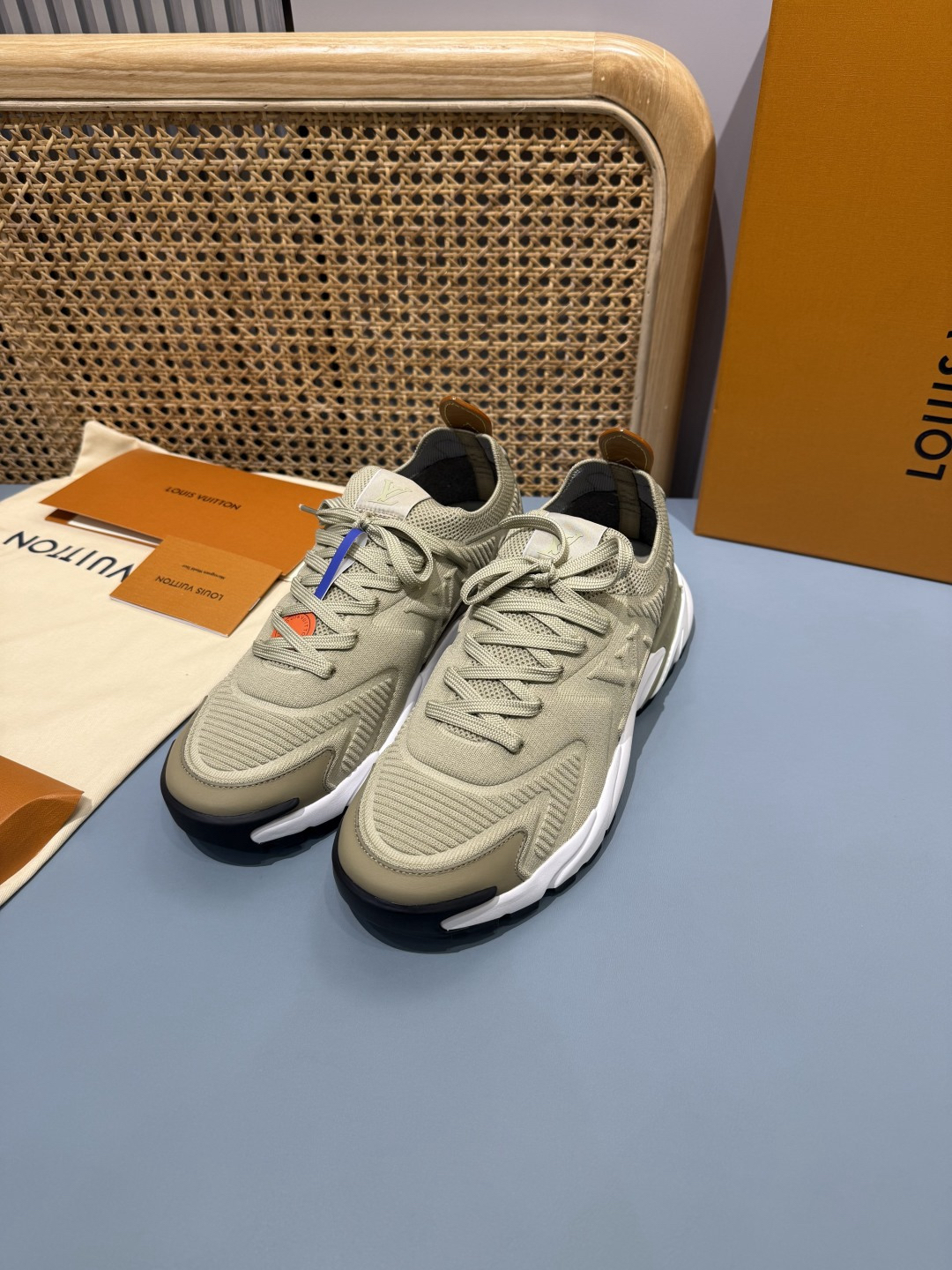 Lv Sneakers-189