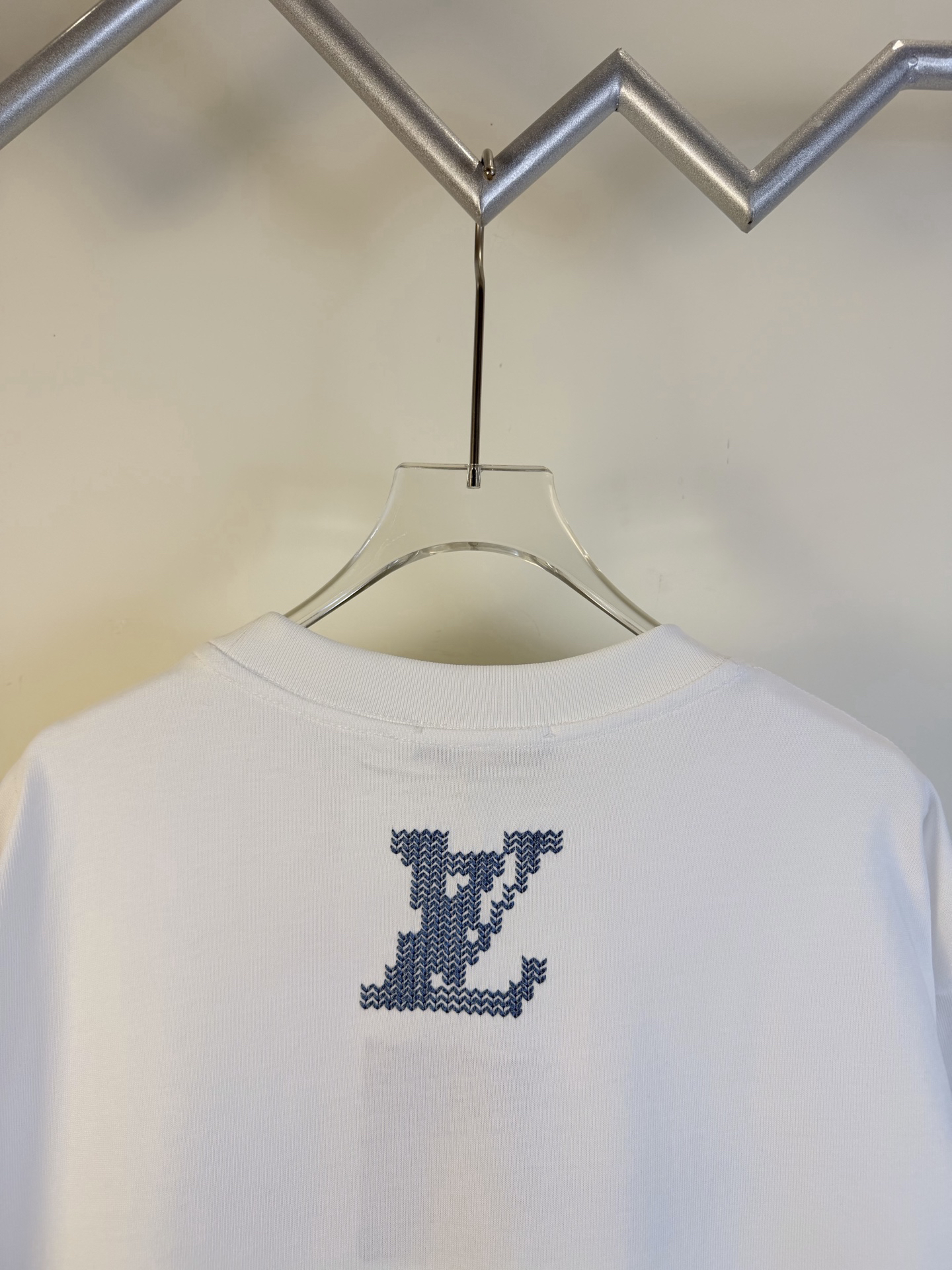 LV clothing-113