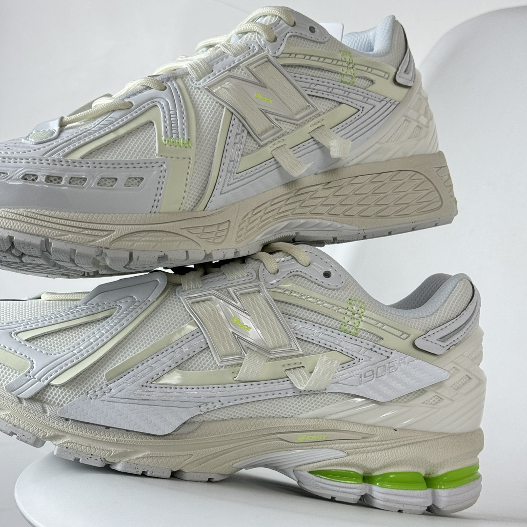 New Balance Sneakers-372