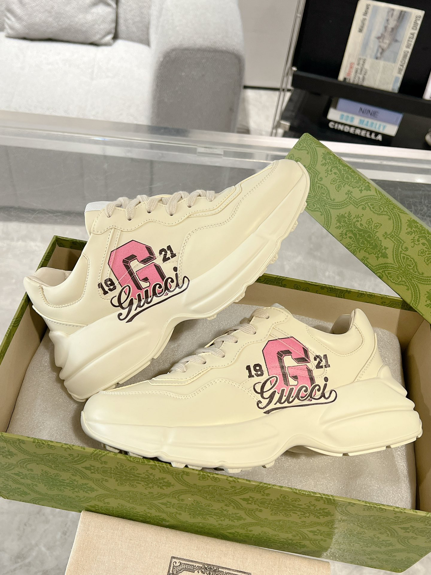 Gucci Sneakers-208