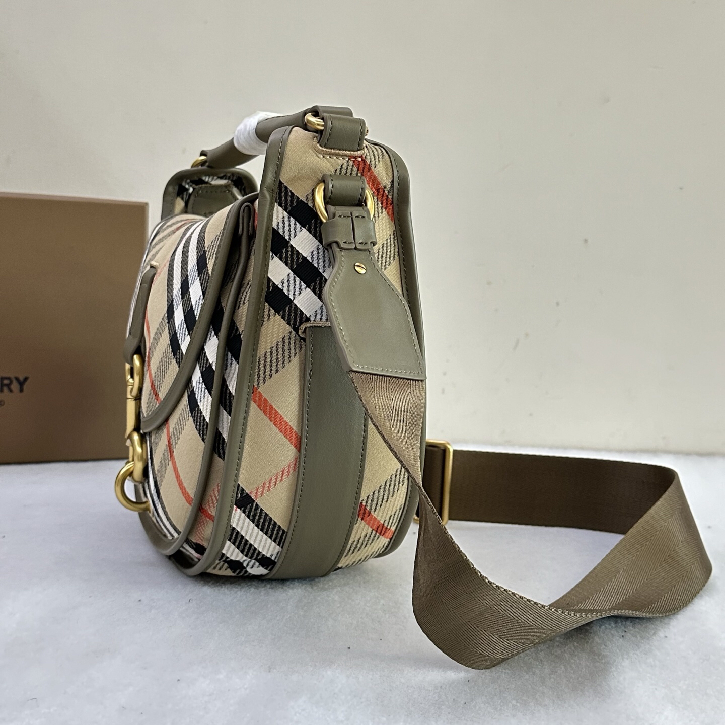Burberry bag-136