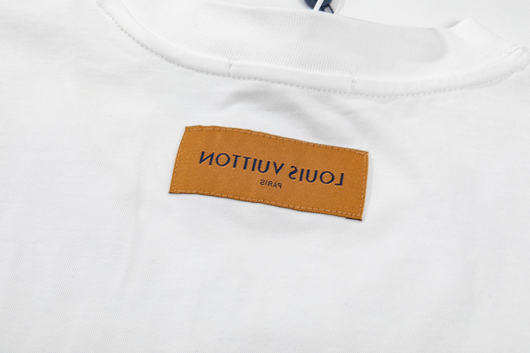LV clothing-127