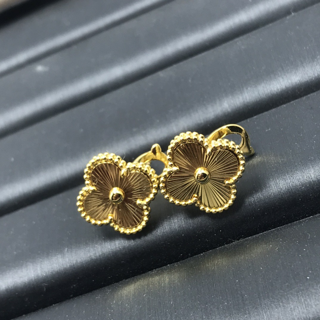 Van Cleef & Arpels earring-110